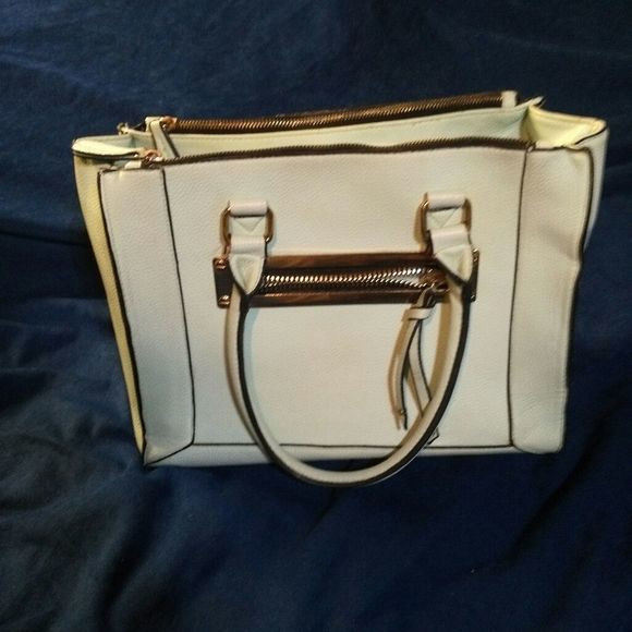 CALL IT SPRING! Robins egg blue handbag - Picture 2 of 13